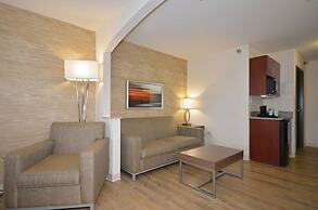 Holiday Inn Express & Suites Farmington by IHG