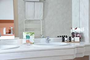 Athens Atrium Hotel and Suites