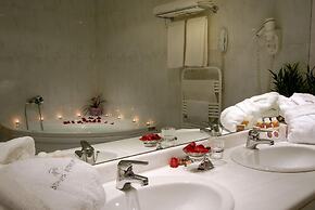 Athens Atrium Hotel and Suites