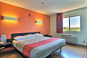 Motel 6 Gilman, IL