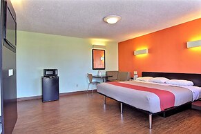 Motel 6 Gilman, IL