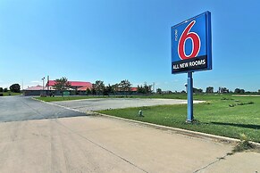 Motel 6 Gilman, IL