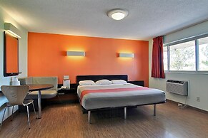 Motel 6 Gilman, IL
