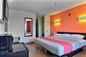 Motel 6 Gilman, IL
