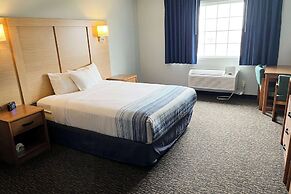 Days Inn & Suites by Wyndham Williamsburg IA North