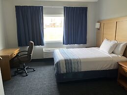 Days Inn & Suites by Wyndham Williamsburg IA North