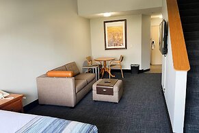 Days Inn & Suites by Wyndham Williamsburg IA North