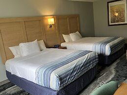 Days Inn & Suites by Wyndham Williamsburg IA North