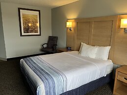 Days Inn & Suites by Wyndham Williamsburg IA North