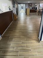 Days Inn & Suites by Wyndham Williamsburg IA North