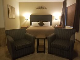 Grand View Inn & Suites