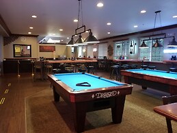 Grand View Inn & Suites