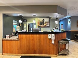 Grand View Inn & Suites