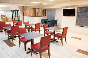 Holiday Inn Express & Suites Elkhart by IHG
