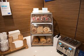 Holiday Inn Express & Suites Elkhart by IHG