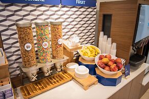 Holiday Inn Express & Suites Elkhart by IHG