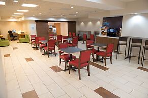 Holiday Inn Express & Suites Elkhart by IHG