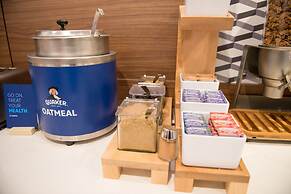 Holiday Inn Express & Suites Elkhart by IHG