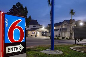 Motel 6 Buttonwillow, CA Central