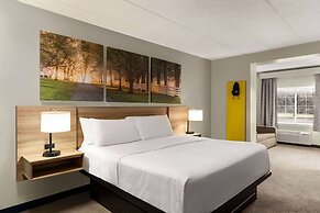 Days Inn & Suites by Wyndham Lancaster Amish Country