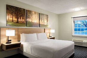 Days Inn & Suites by Wyndham Lancaster Amish Country
