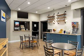 Days Inn & Suites by Wyndham Lancaster Amish Country