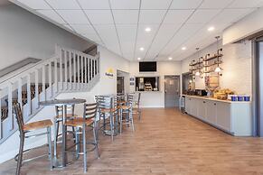 Days Inn & Suites by Wyndham Lancaster Amish Country