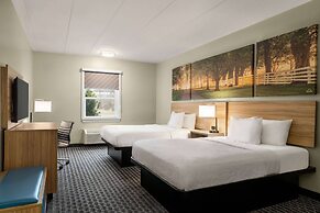 Days Inn & Suites by Wyndham Lancaster Amish Country