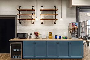 Days Inn & Suites by Wyndham Lancaster Amish Country