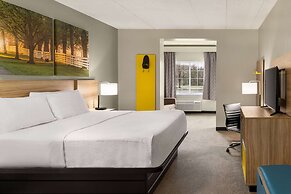 Days Inn & Suites by Wyndham Lancaster Amish Country