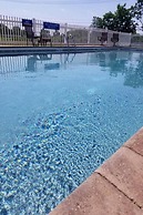 Days Inn & Suites by Wyndham Lancaster Amish Country