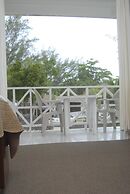 Coral Harbour Beach House And Villas