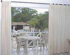 Coral Harbour Beach House And Villas