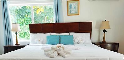Coral Harbour Beach House And Villas