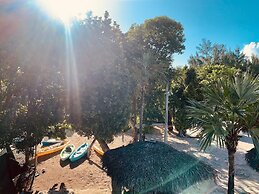 Coral Harbour Beach House And Villas