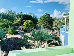 Coral Harbour Beach House And Villas