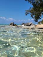 Coral Harbour Beach House And Villas