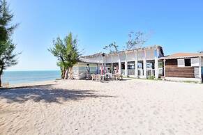 Coral Harbour Beach House And Villas