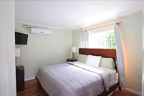 Coral Harbour Beach House And Villas