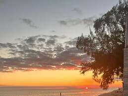 Coral Harbour Beach House And Villas