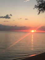 Coral Harbour Beach House And Villas