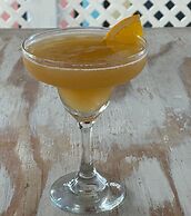 Coral Harbour Beach House And Villas