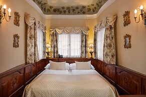Iron Gate Hotel & Suites Prague by BHG