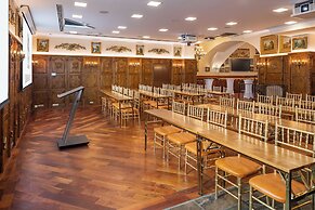 Iron Gate Hotel & Suites Prague by BHG