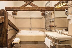 Iron Gate Hotel & Suites Prague by BHG