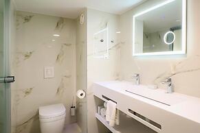 Cavo Maris Beach Hotel