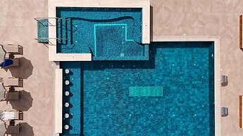 Cavo Maris Beach Hotel