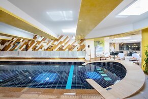 Cavo Maris Beach Hotel