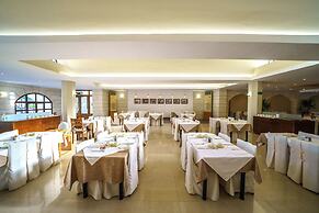 Macaris Suites and SPA