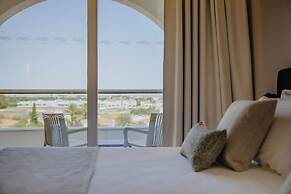 The Golden Coast Beach Hotel
